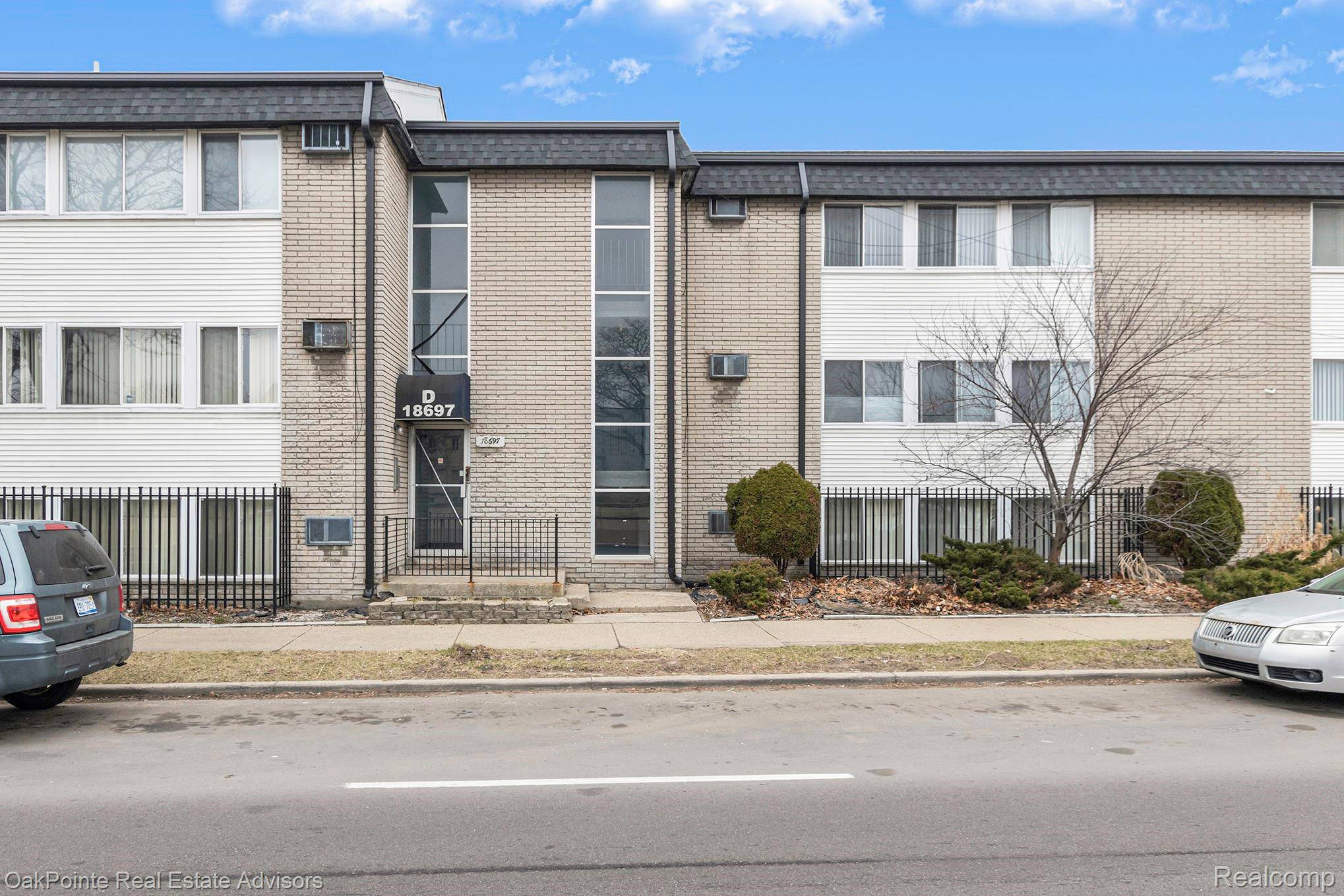 18637 James Couzens FWY, Detroit, MI 48235