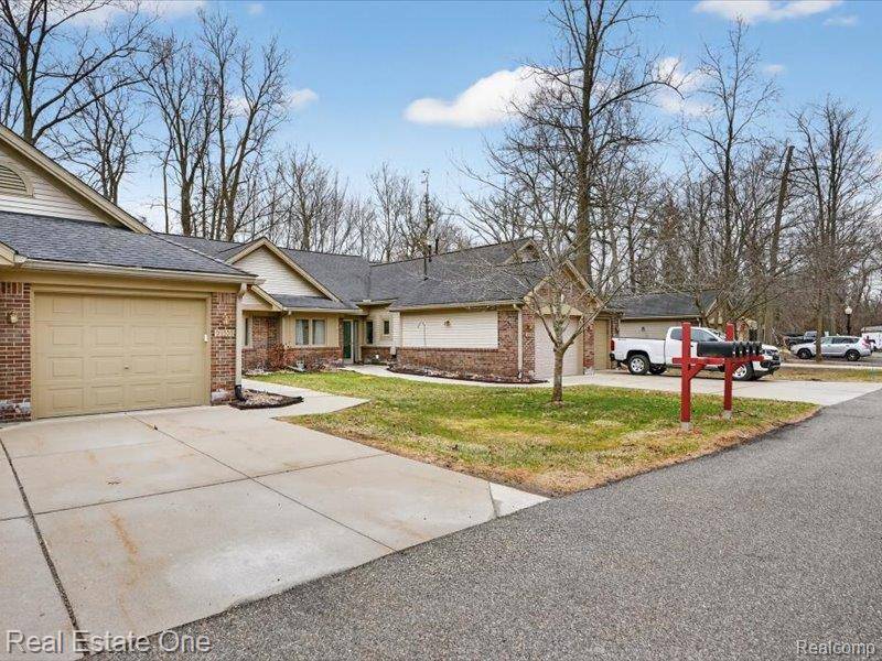 21338 MULBERRY CT #52, Farmington Hills, MI 48336