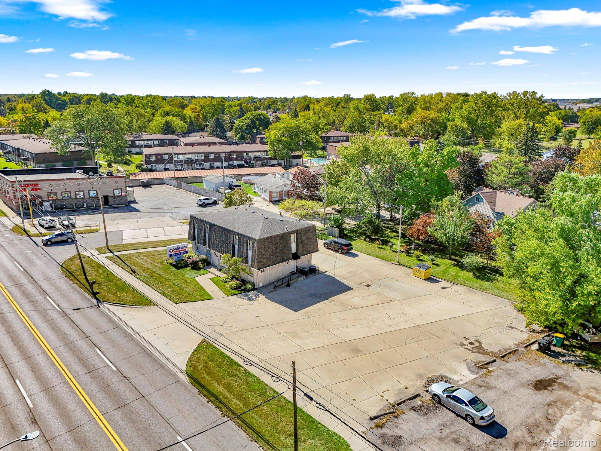 30401 Utica RD, Roseville, MI 48066