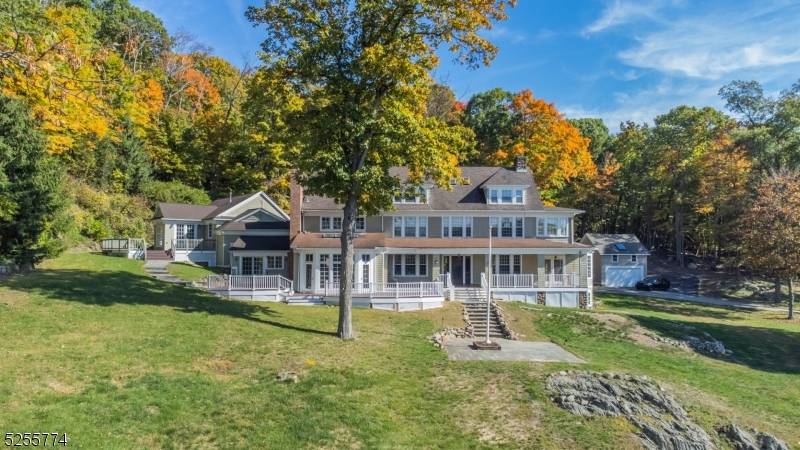 1 Brook Valley Ter, Kinnelon Boro, NJ 07405