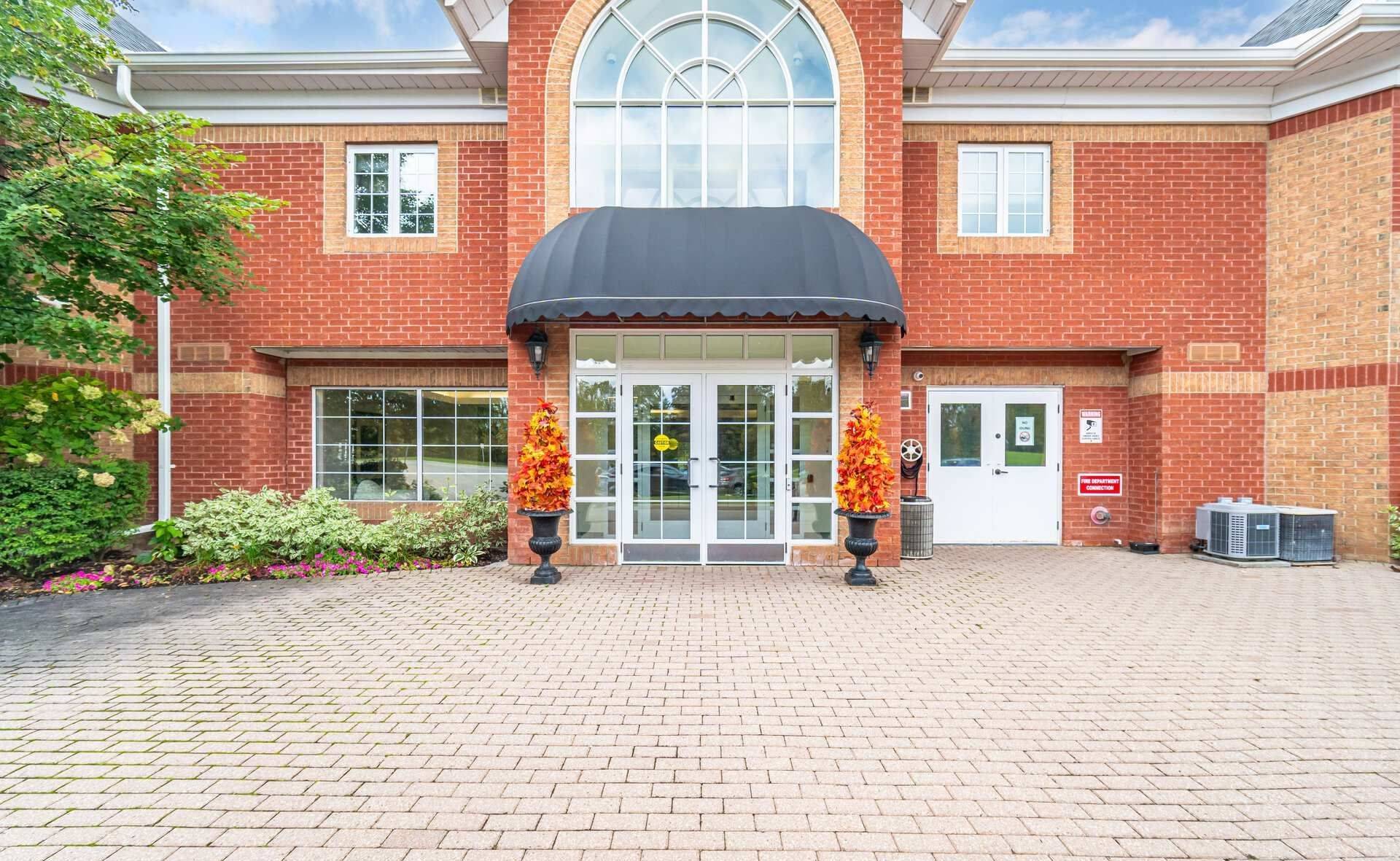 75 Treelawn BLVD #216, Vaughan, ON L0J 1C0
