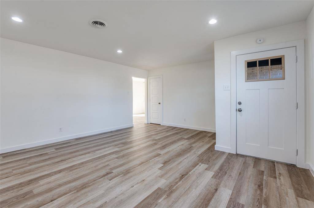 3072 Mark Twain Drive, Farmers Branch, TX 75234