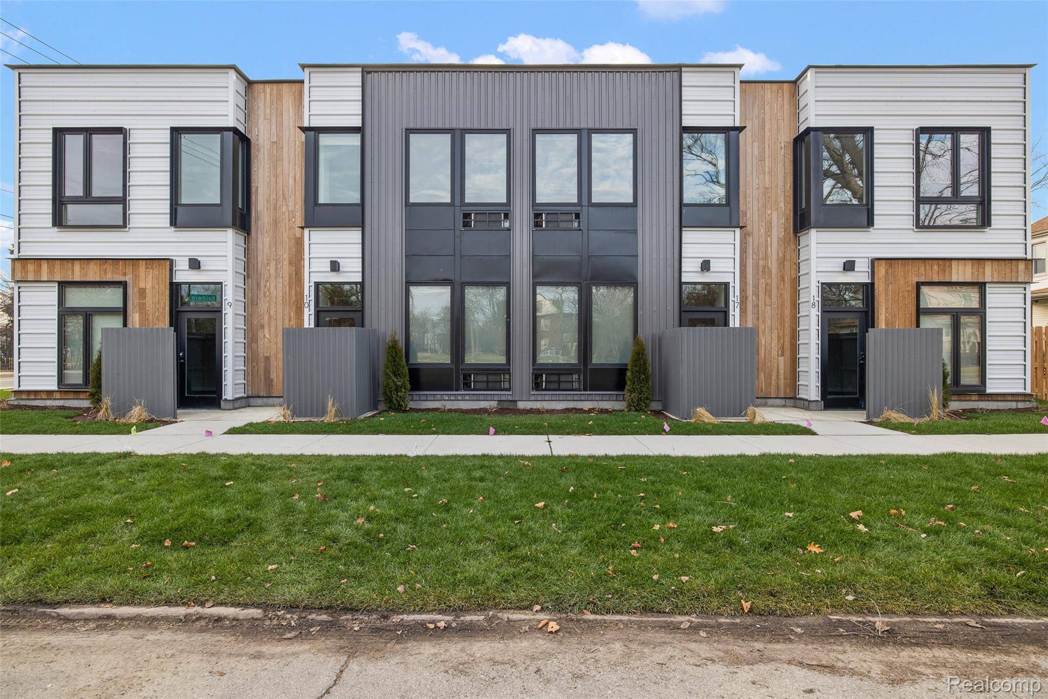 7631 E Lafayette #13, Detroit, MI 48214