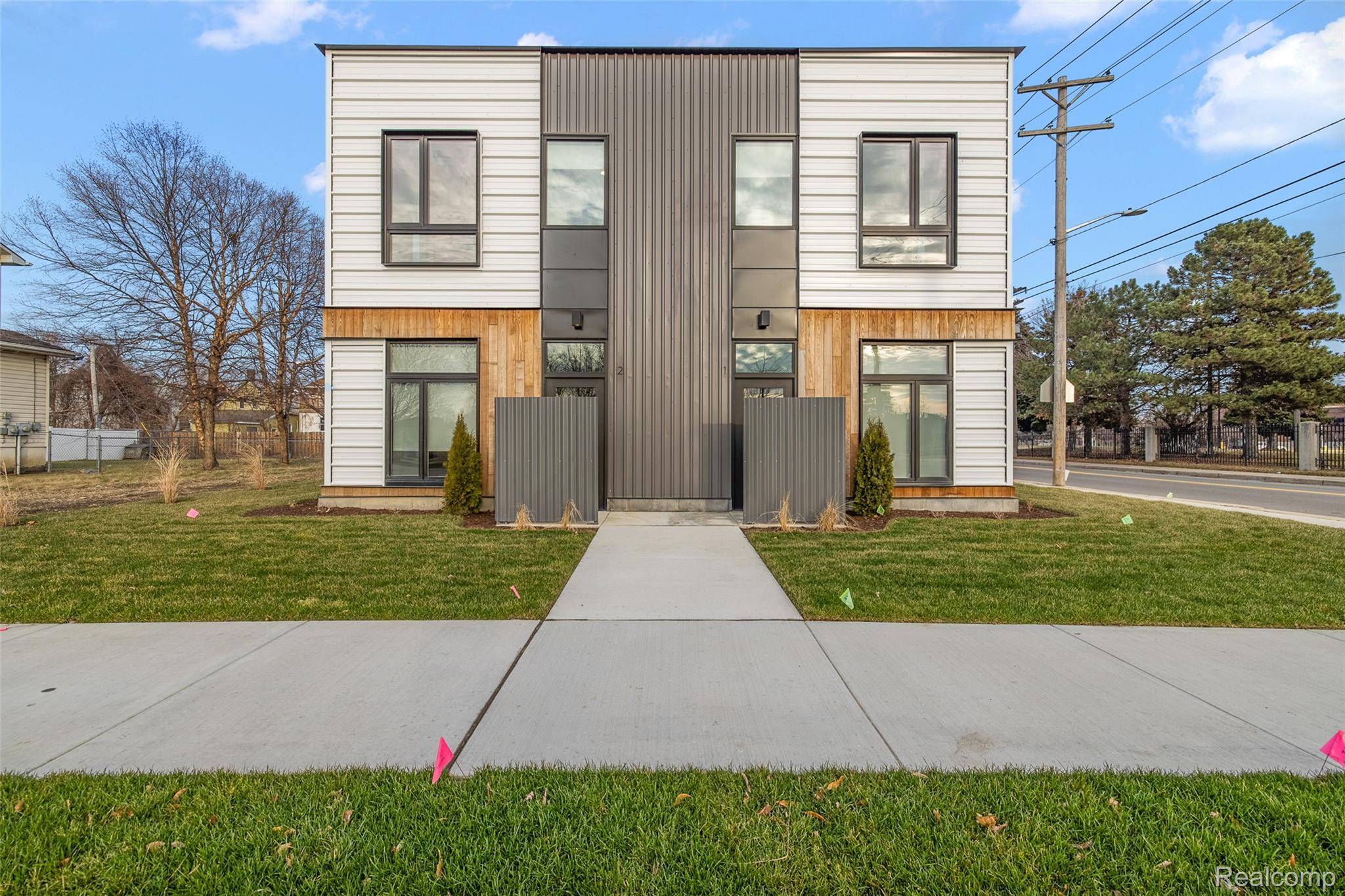 7631 E Lafayette #16, Detroit, MI 48214