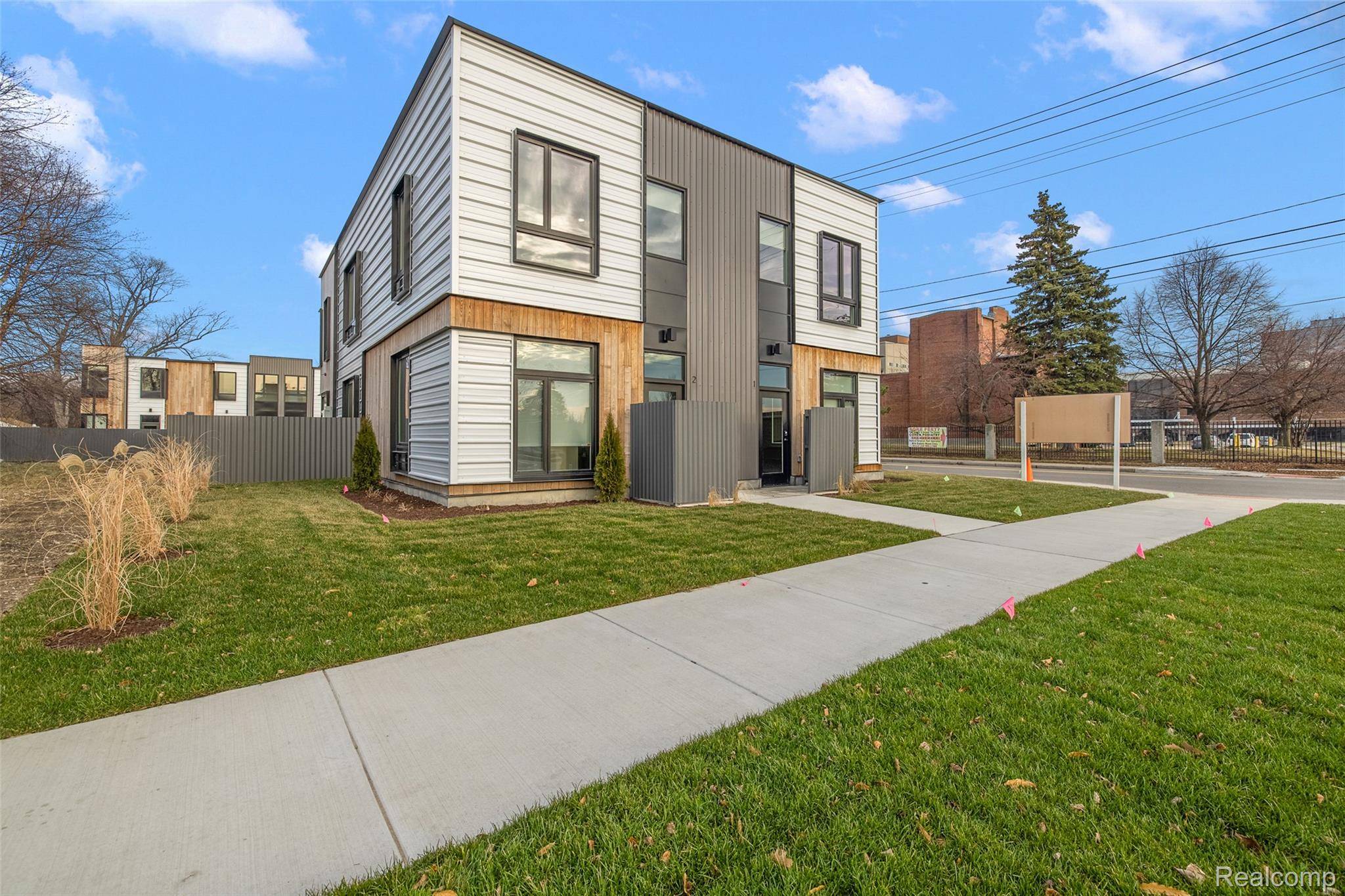 7631 E Lafayette #16, Detroit, MI 48214