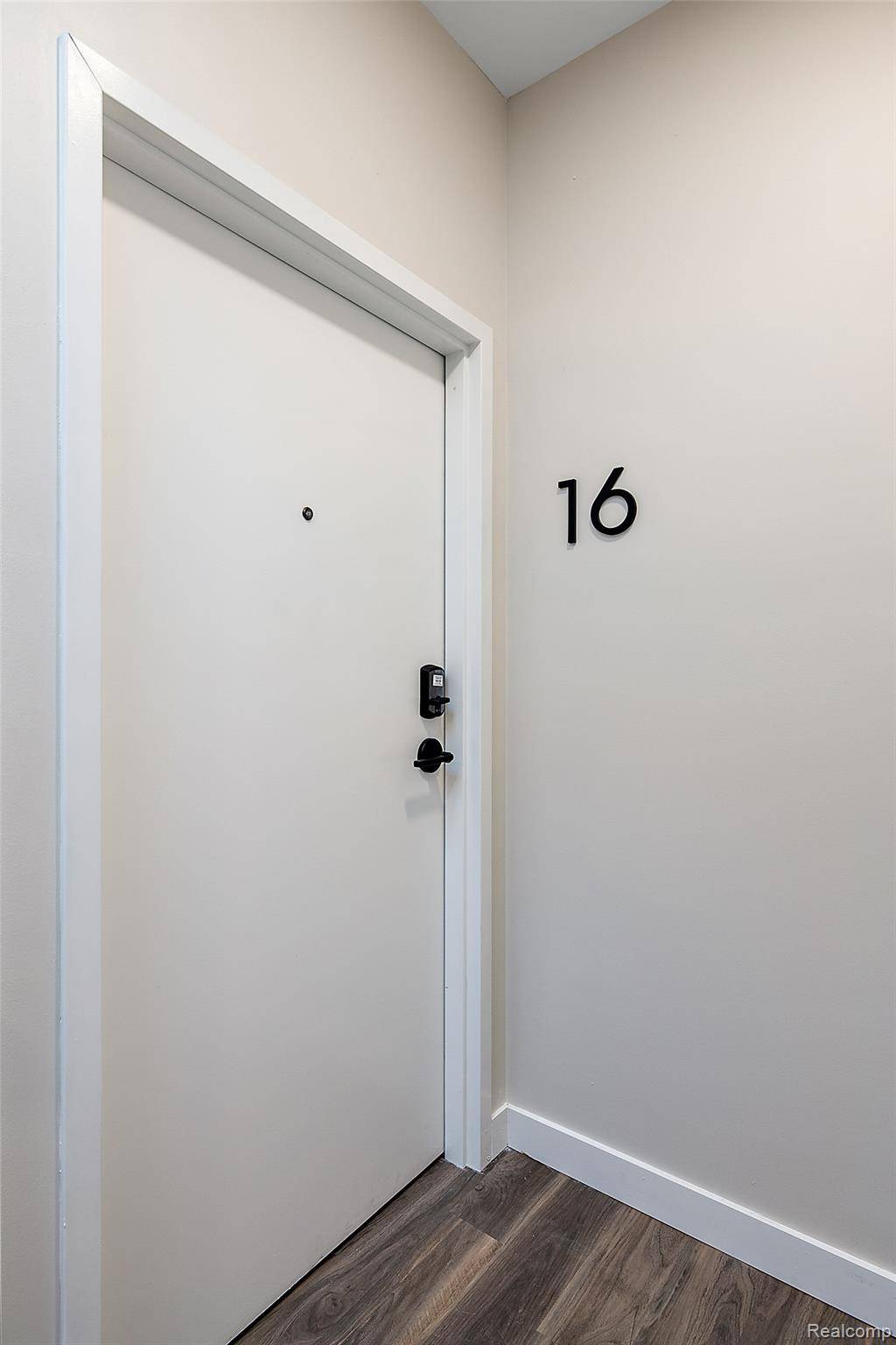 7631 E Lafayette #16, Detroit, MI 48214