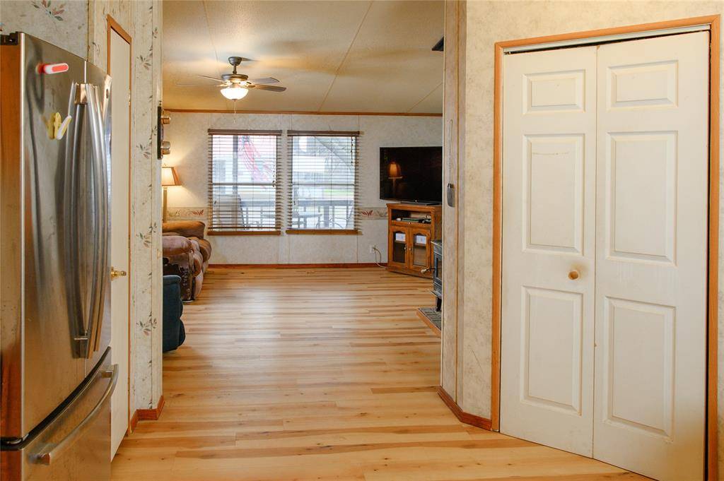 336 Heddingham Drive, Gordonville, TX 76245