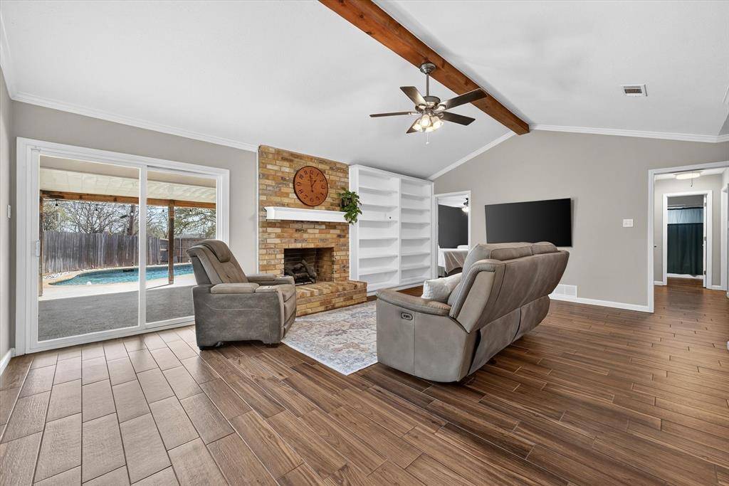 2215 Shady Meadow Court, Arlington, TX 76013