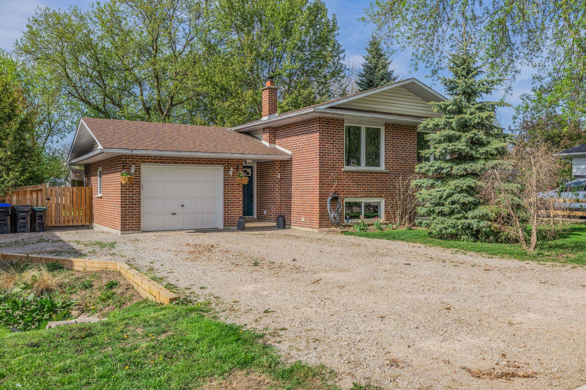 4 Selby ST, Innisfil, ON L0L 1L0