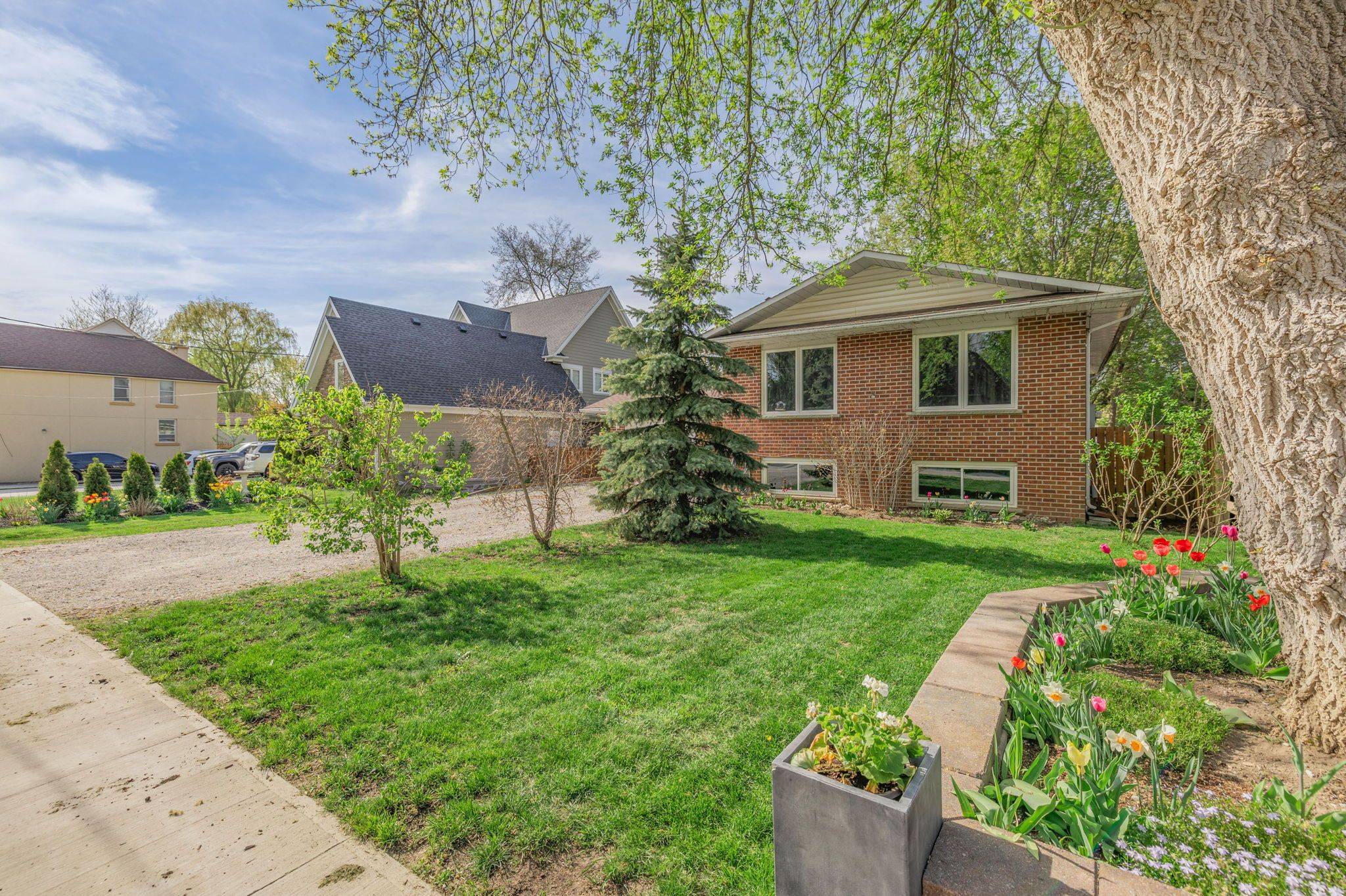 4 Selby ST, Innisfil, ON L0L 1L0