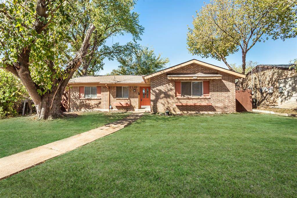 2121 Travis Drive, Carrollton, TX 75006