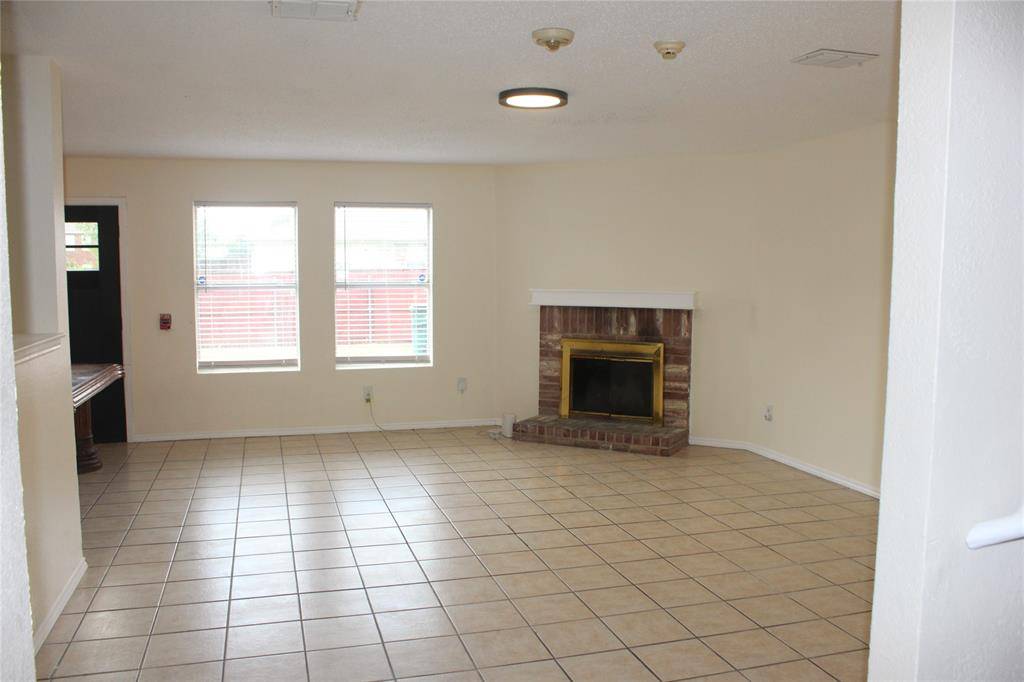 630 Bluechalk Drive, Cedar Hill, TX 75104