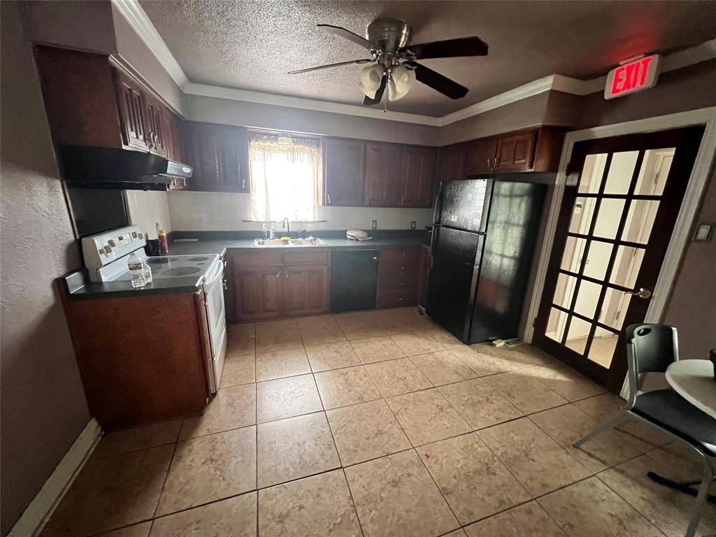 117 E Park Row Drive, Arlington, TX 76010