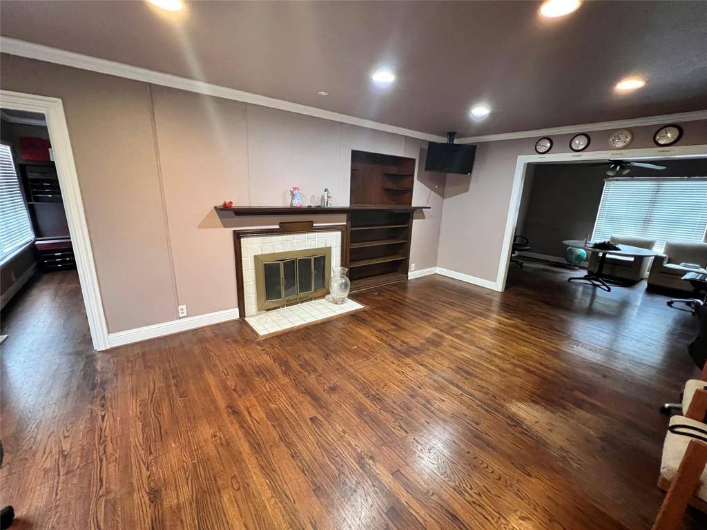 117 E Park Row Drive, Arlington, TX 76010