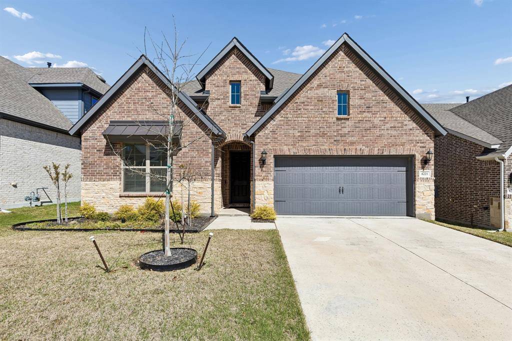 6221 Escarpment Drive, Fort Worth, TX 76112