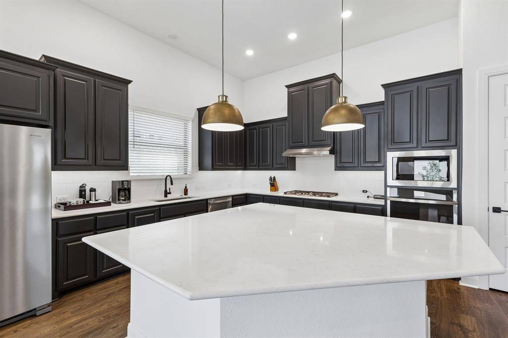 6221 Escarpment Drive, Fort Worth, TX 76112