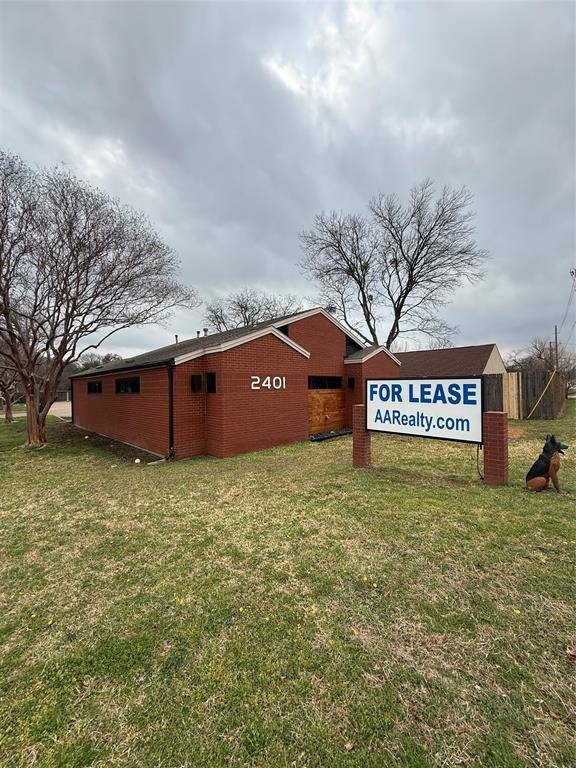 2401 W Green Oaks Boulevard, Arlington, TX 76016