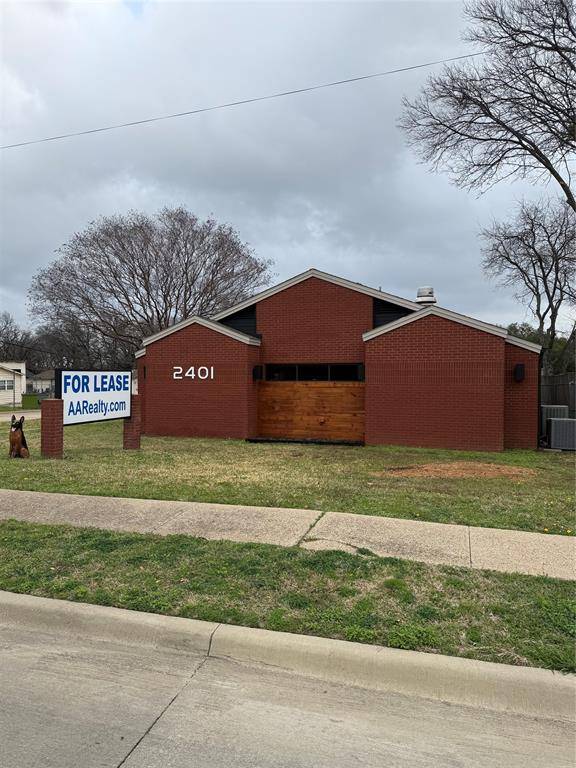 2401 W Green Oaks Boulevard, Arlington, TX 76016