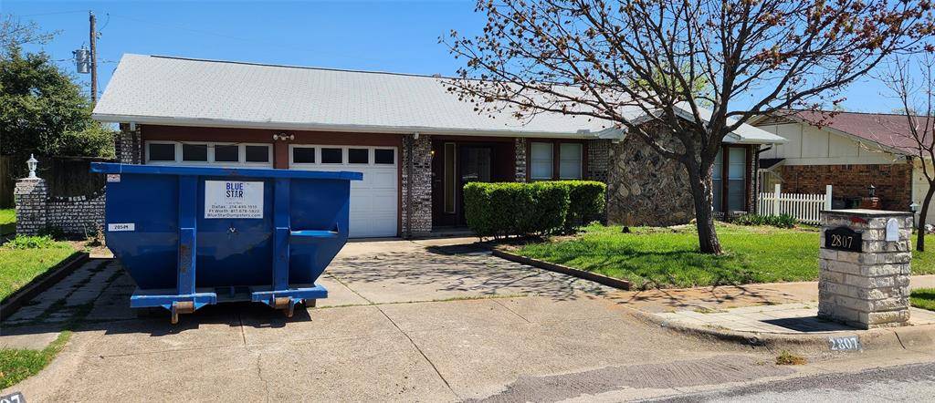 2807 Wildplum Drive, Arlington, TX 76015