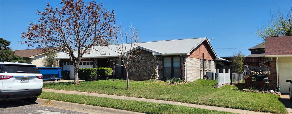 2807 Wildplum Drive, Arlington, TX 76015