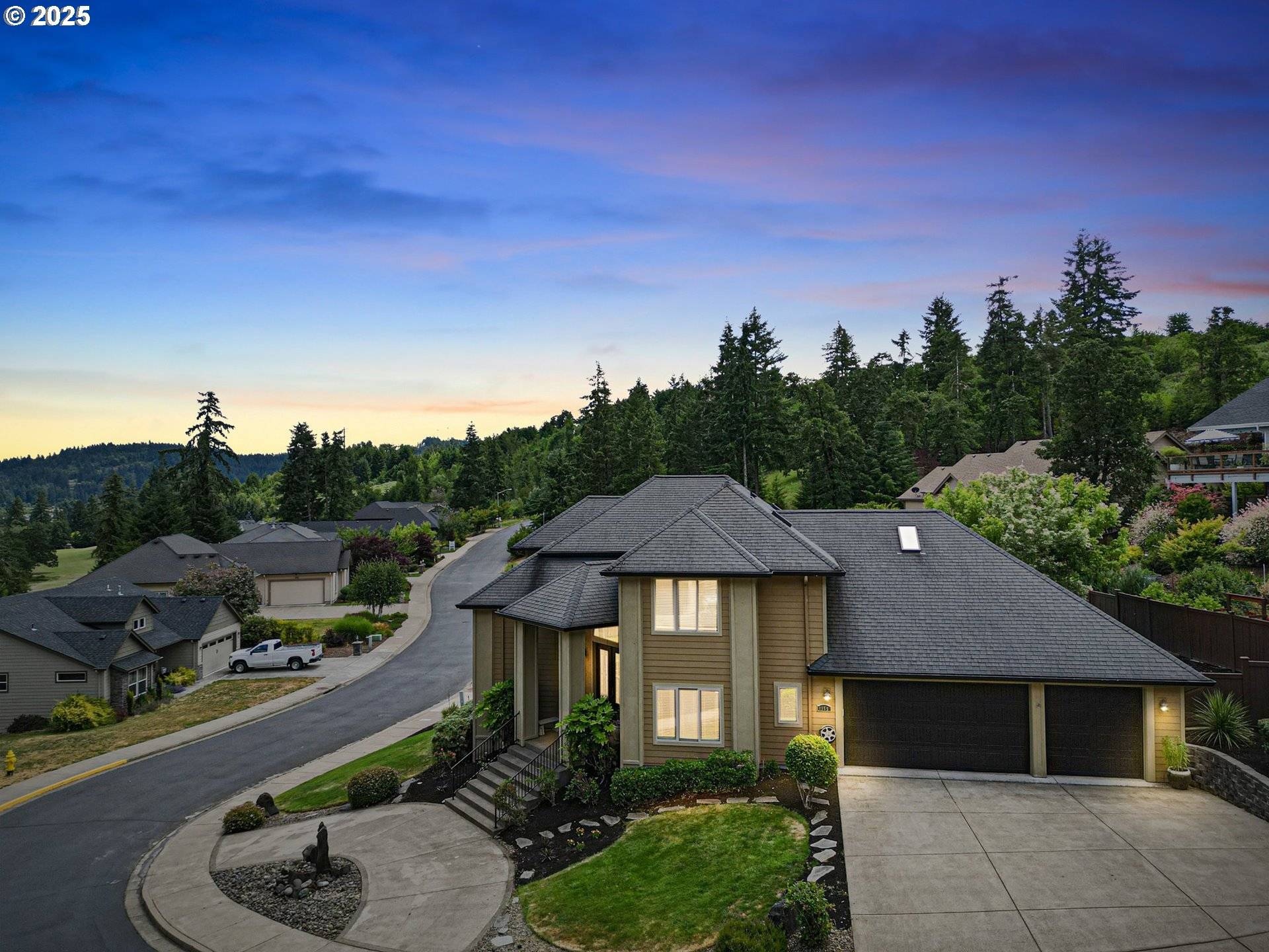 1155 HOLLY AVE, Cottage Grove, OR 97424