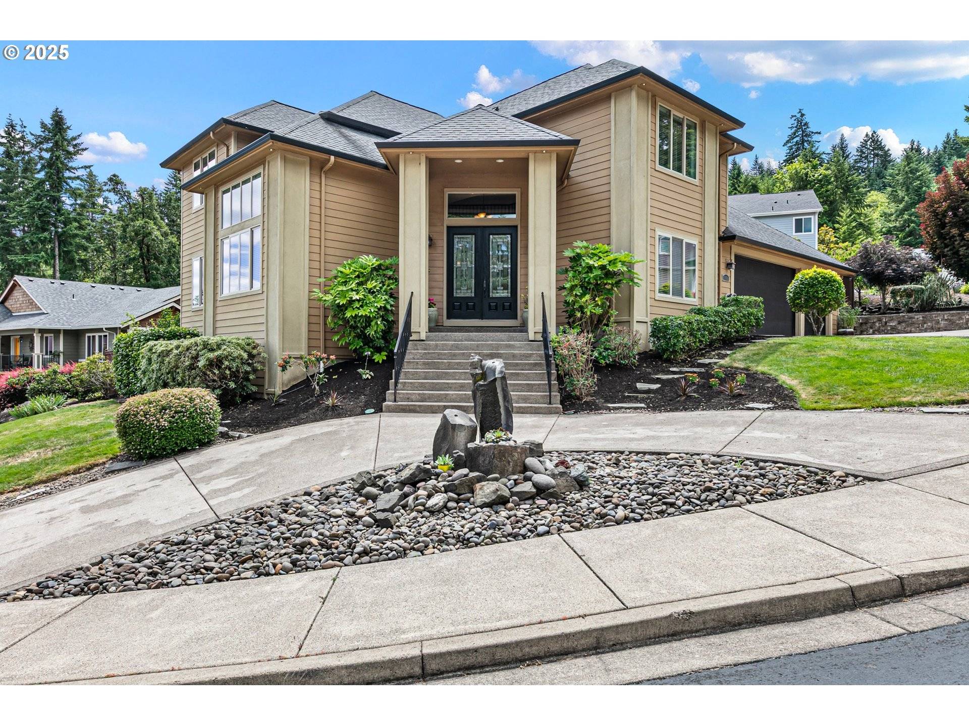 1155 HOLLY AVE, Cottage Grove, OR 97424