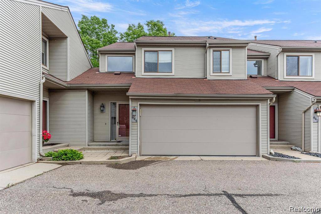 644 Ashley CIR, Rochester Hills, MI 48307