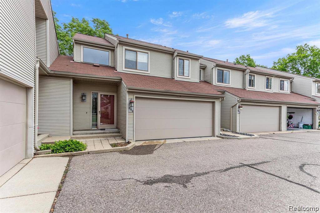 644 Ashley CIR, Rochester Hills, MI 48307