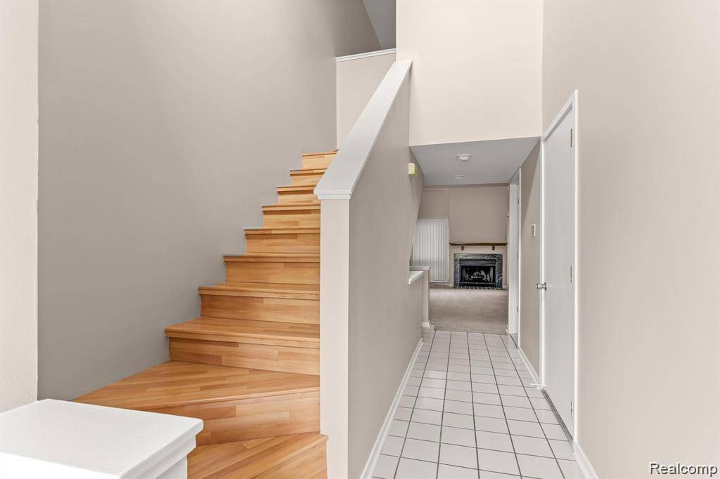 644 Ashley CIR, Rochester Hills, MI 48307