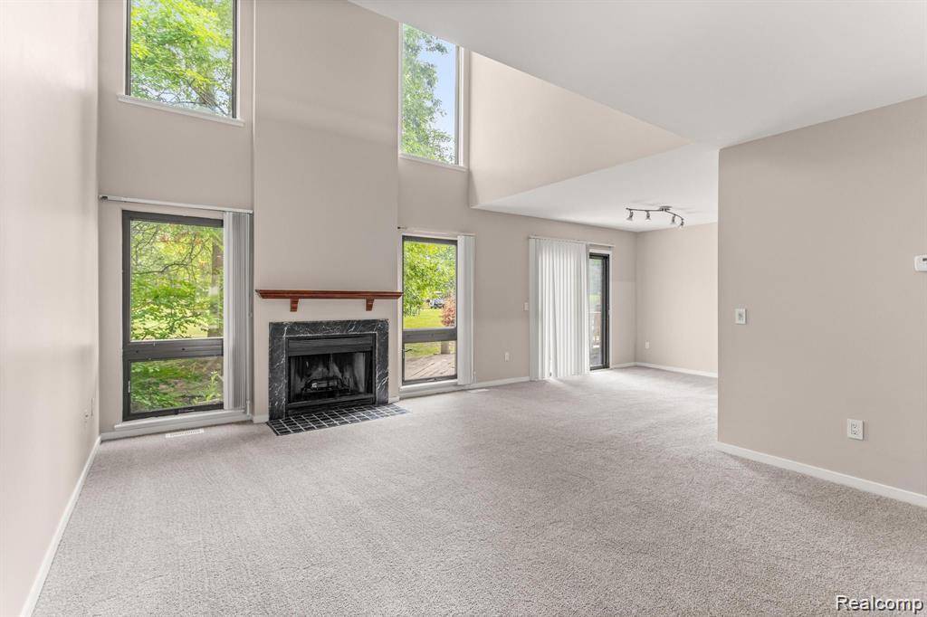 644 Ashley CIR, Rochester Hills, MI 48307