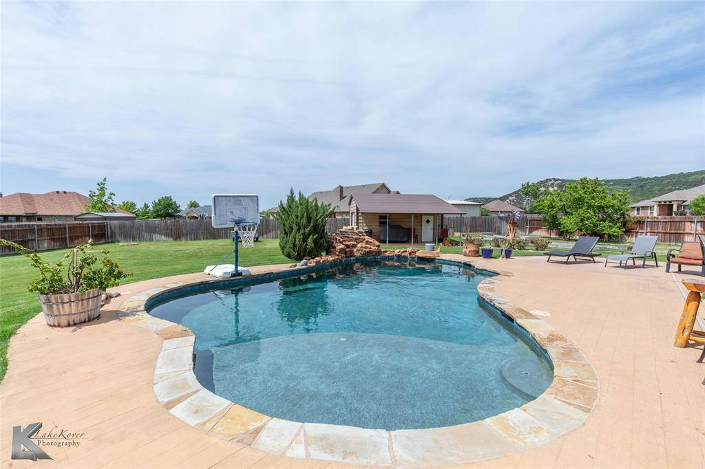 102 Wait Station Avenue, Tuscola, TX 79562