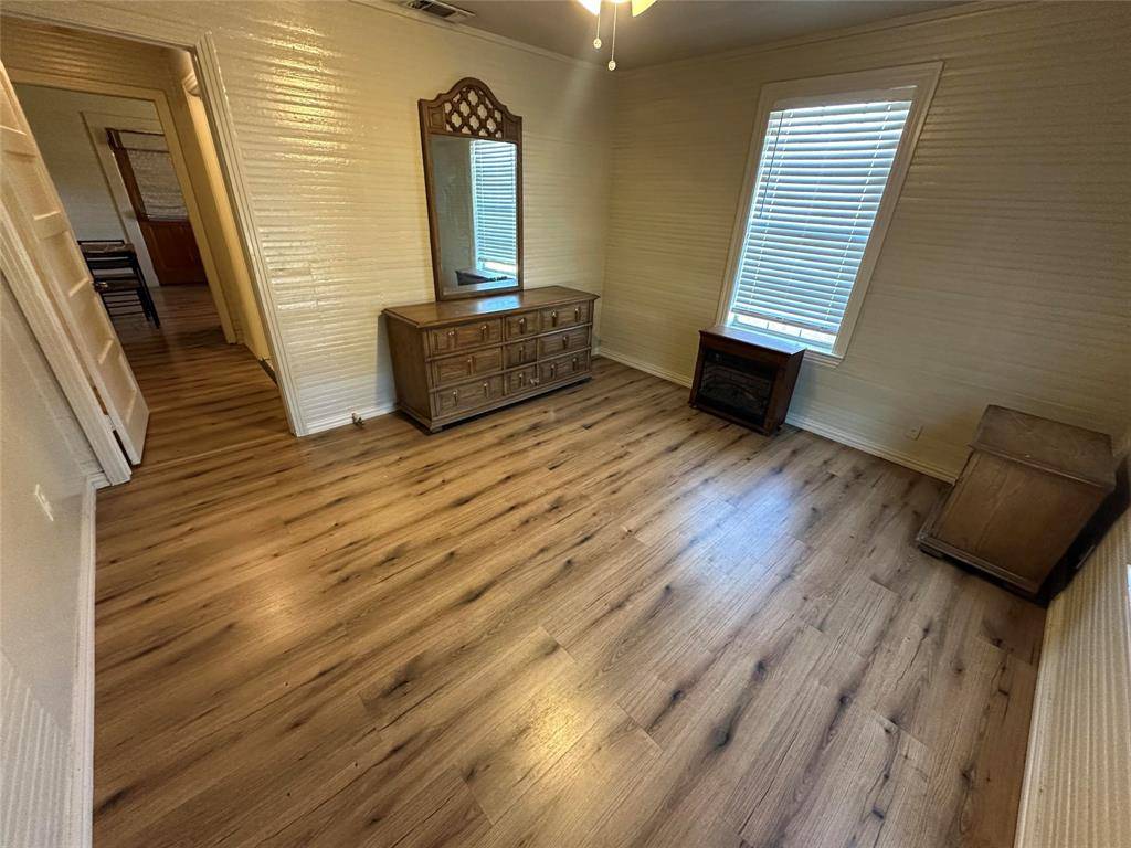 900 W Avenue F, Midlothian, TX 76065