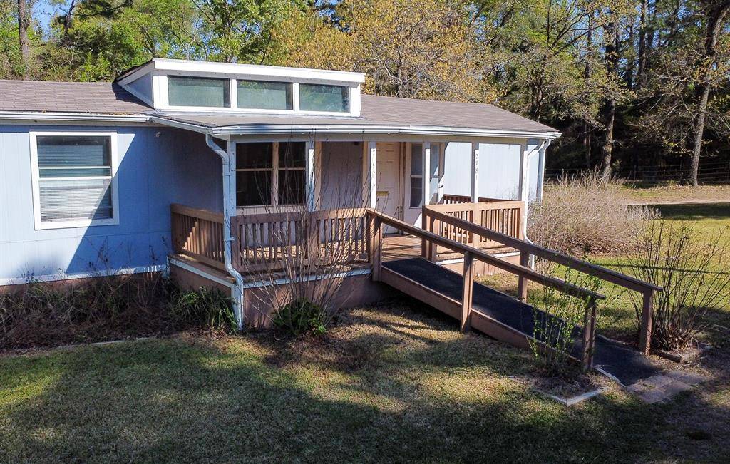 2781 Lake Breeze Drive, Chandler, TX 75758