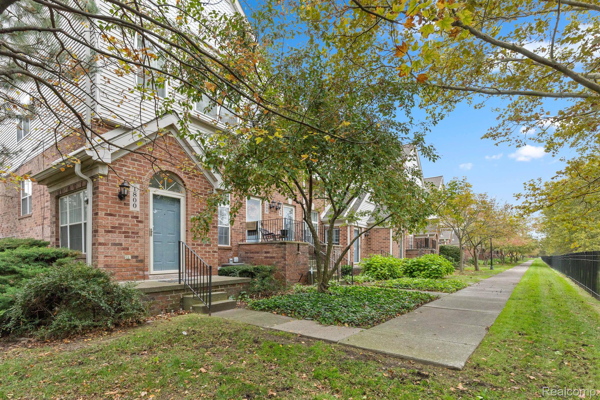 1800 CAMPAU FARMS CIR, Detroit, MI 48207