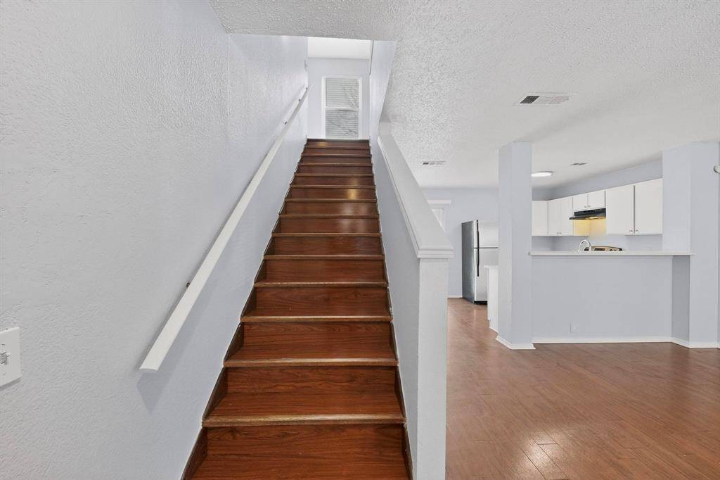 6723 Ambercrest Drive, Arlington, TX 76002