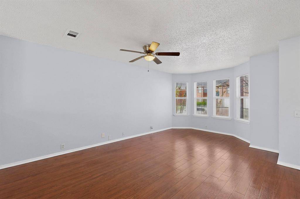 6723 Ambercrest Drive, Arlington, TX 76002