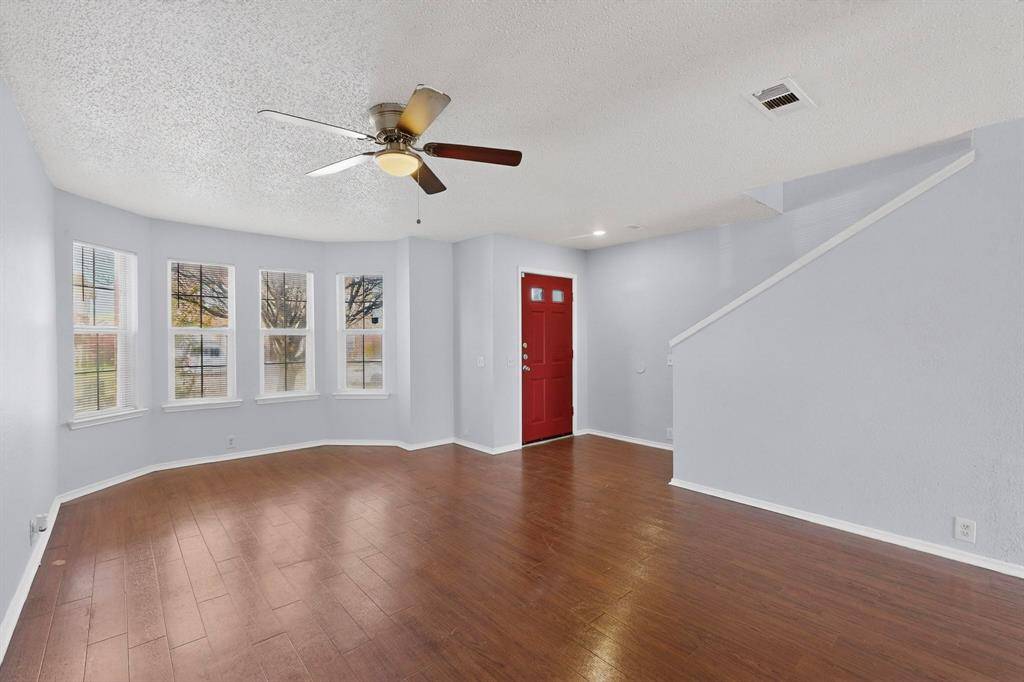 6723 Ambercrest Drive, Arlington, TX 76002