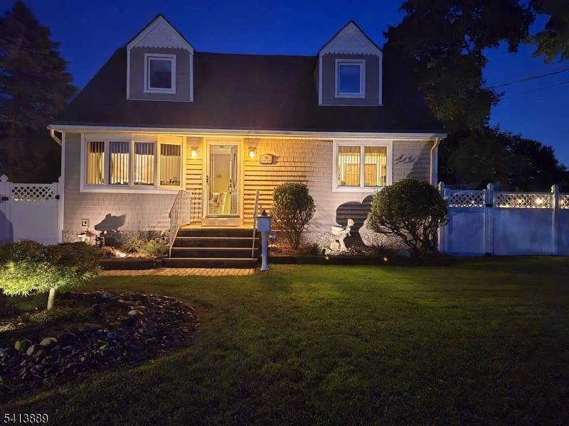 51 Romain Ave, Pompton Lakes Boro, NJ 07442