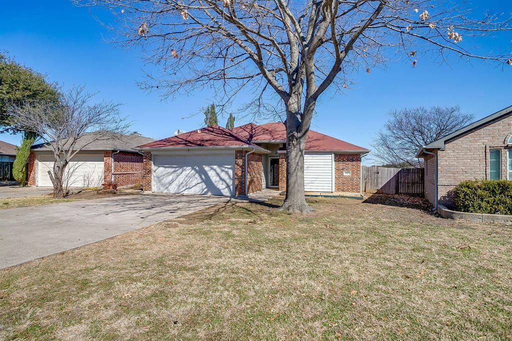9016 Christopher Circle, Fort Worth, TX 76140