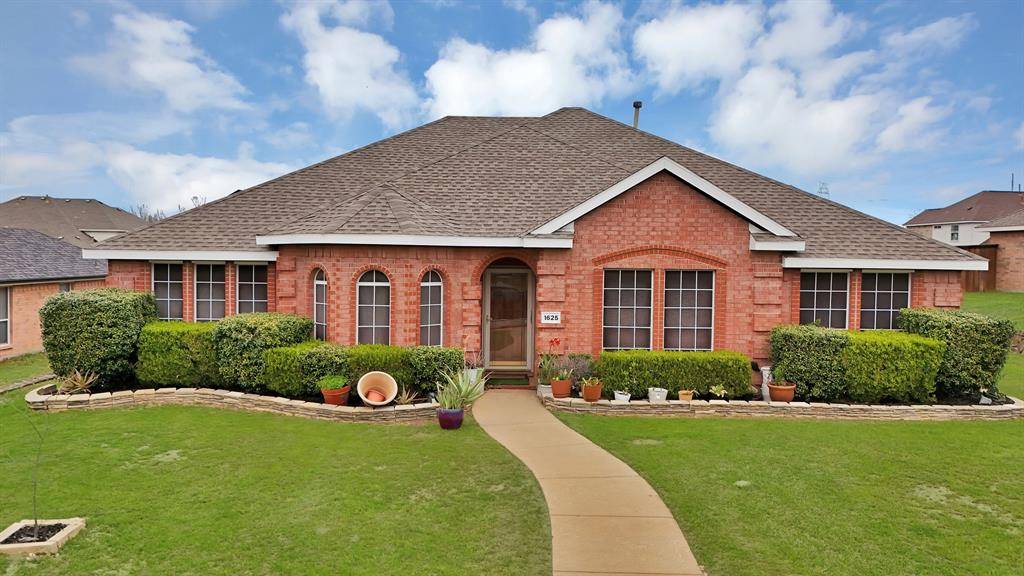 1625 Deer Creek Drive, Desoto, TX 75115