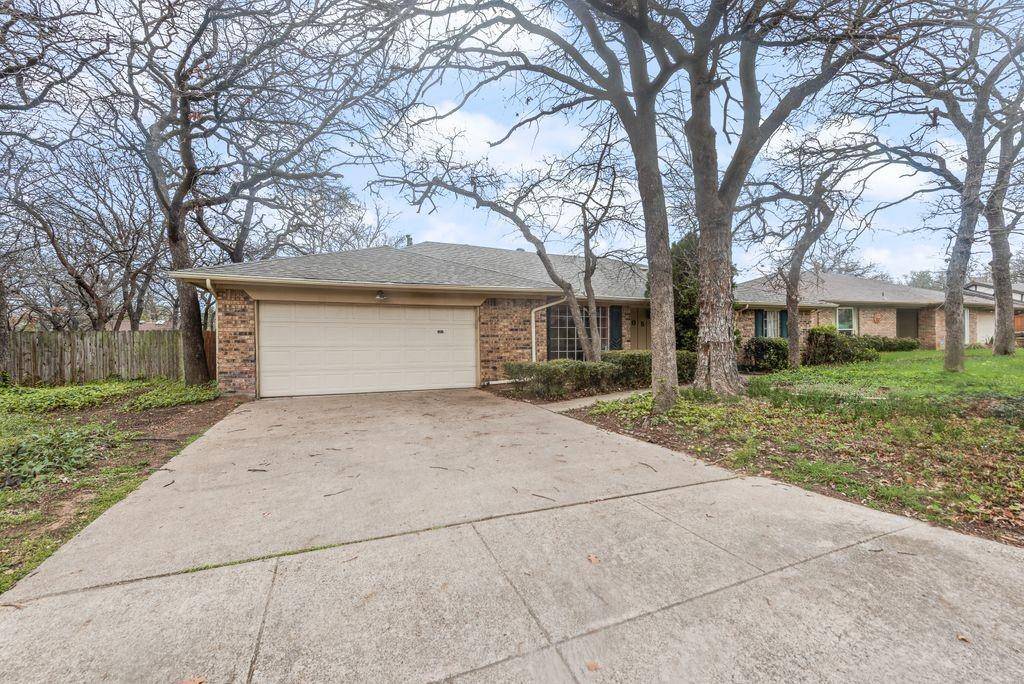 2805 Oak Valley Drive, Arlington, TX 76016