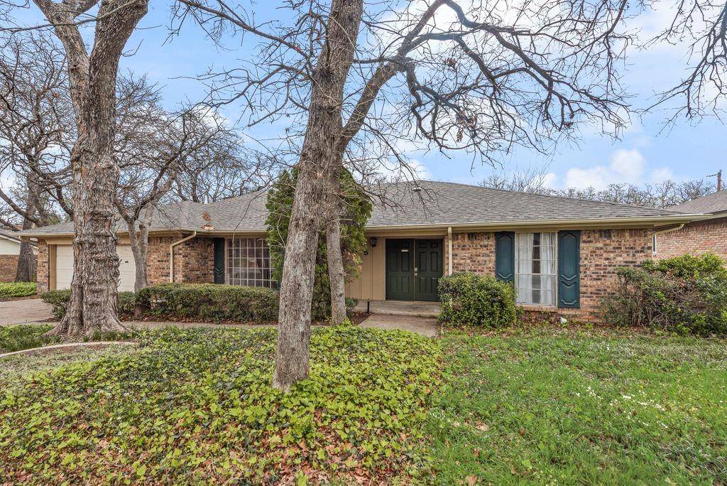 2805 Oak Valley Drive, Arlington, TX 76016
