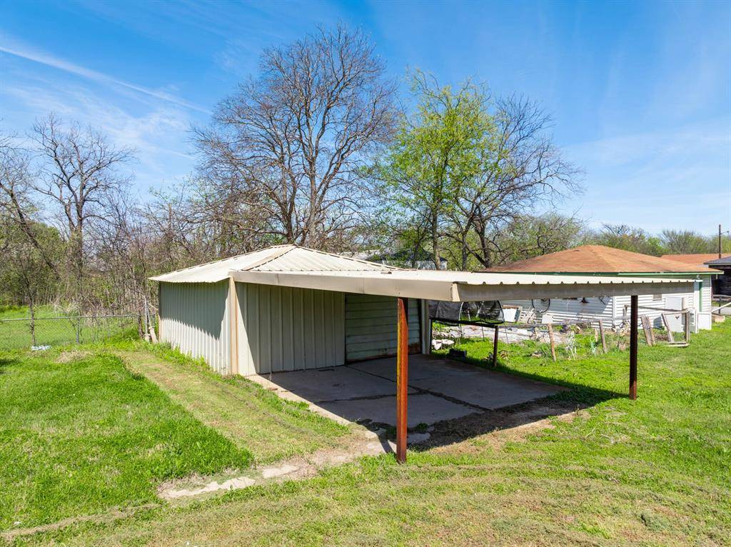 509 Navarro Avenue, Mart, TX 76664