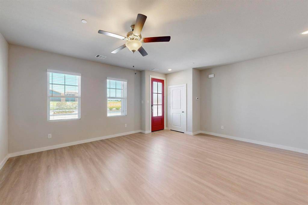 1828 Summer Aura, Mesquite, TX 75181