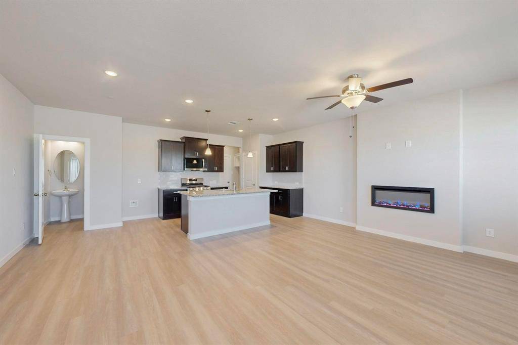 1828 Summer Aura, Mesquite, TX 75181