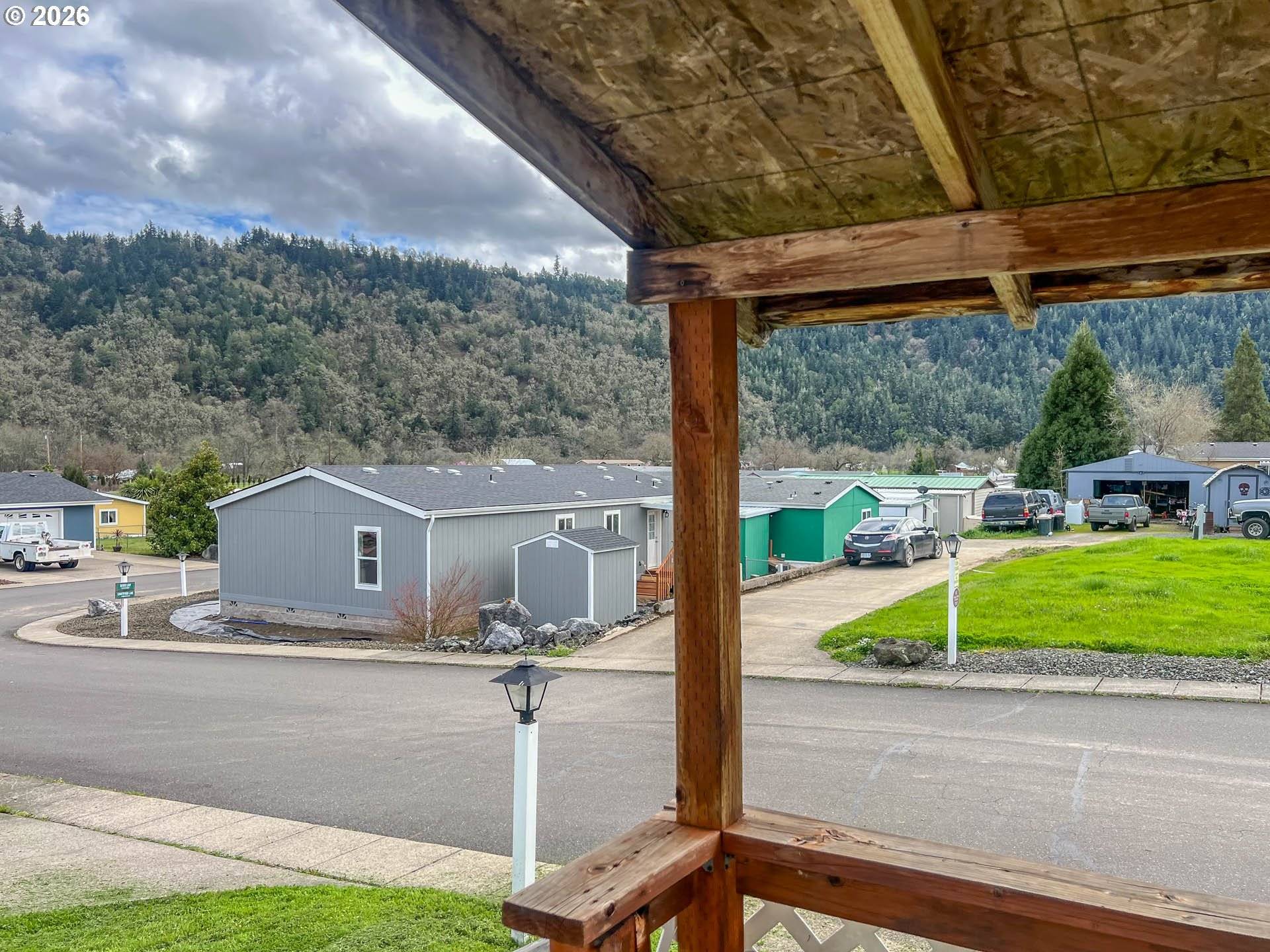 1580 WINSTON SECTION RD, Winston, OR 97496