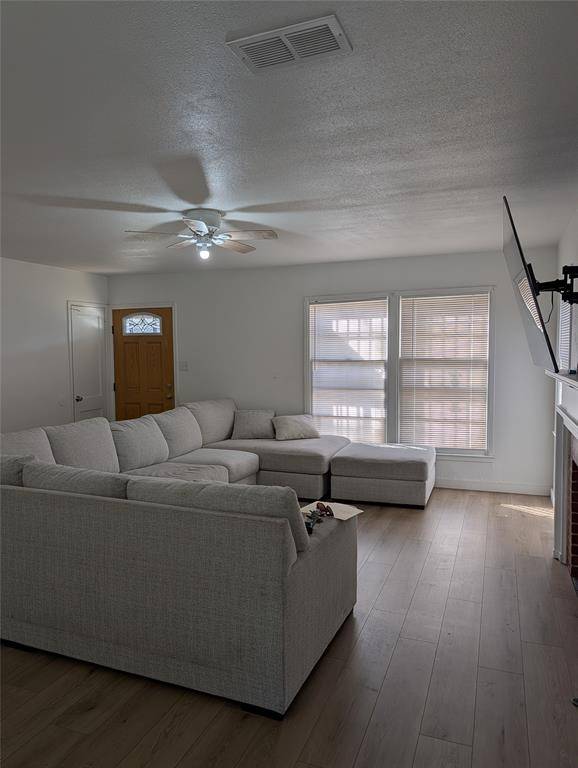 2748 S Llewellyn Avenue, Dallas, TX 75224