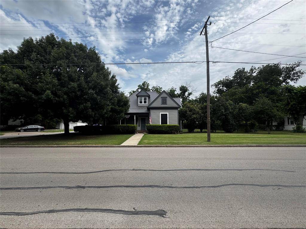 818 E Elm Street, Hillsboro, TX 76645