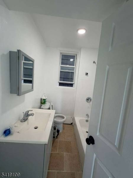 97 N 4Th St #2A, Paterson City, NJ 07522