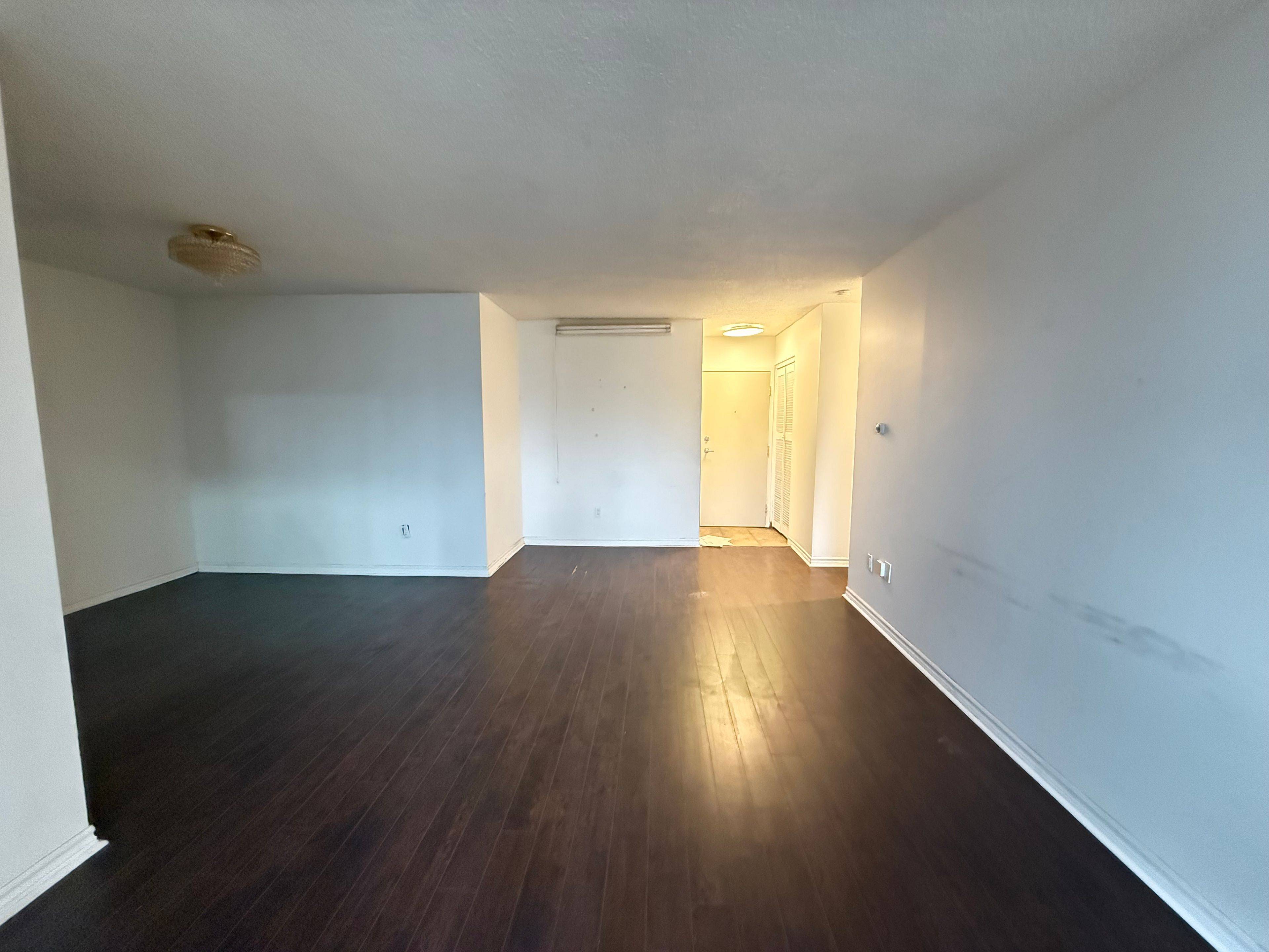 1615 Bloor ST E #305, Mississauga, ON L4X 1S2